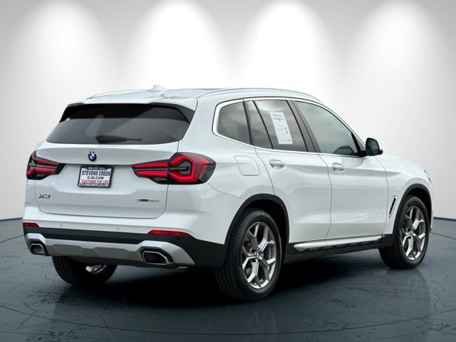BMW X3 Vehicle Full-screen Gallery Image 04