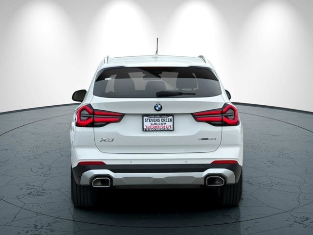BMW X3 Vehicle Full-screen Gallery Image 05