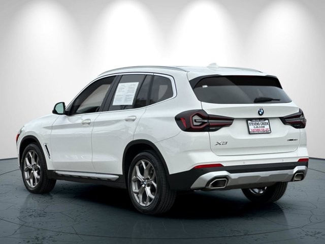 BMW X3 Vehicle Full-screen Gallery Image 06