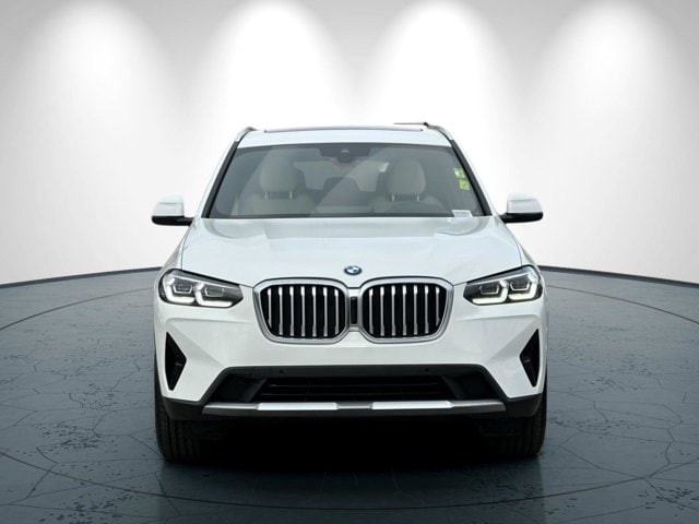 BMW X3 Vehicle Full-screen Gallery Image 09
