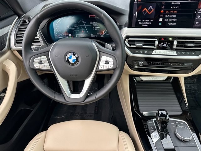 BMW X3 Vehicle Full-screen Gallery Image 14