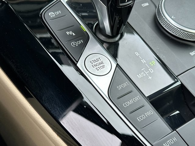 BMW X3 Vehicle Full-screen Gallery Image 23