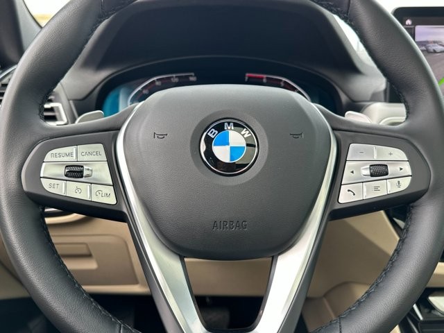 BMW X3 Vehicle Full-screen Gallery Image 24