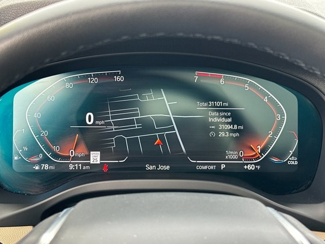 BMW X3 Vehicle Full-screen Gallery Image 25