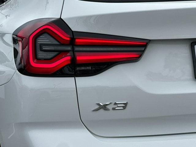 BMW X3 Vehicle Full-screen Gallery Image 27