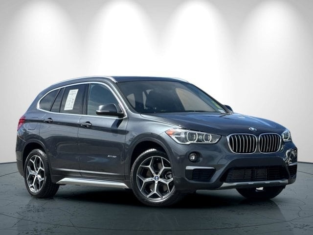 BMW X1 Vehicle Full-screen Gallery Image 02