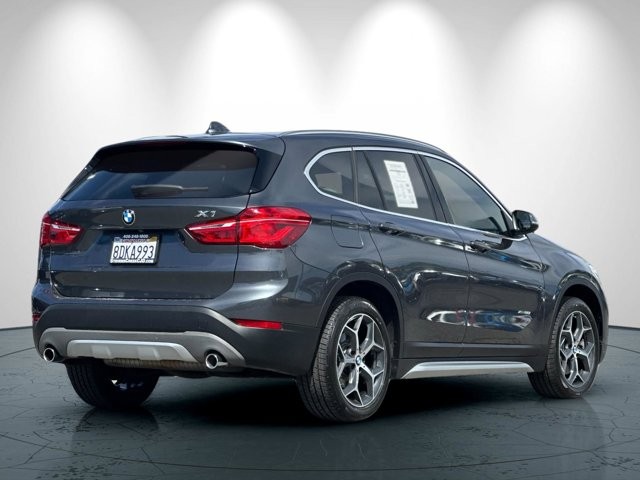 BMW X1 Vehicle Full-screen Gallery Image 04