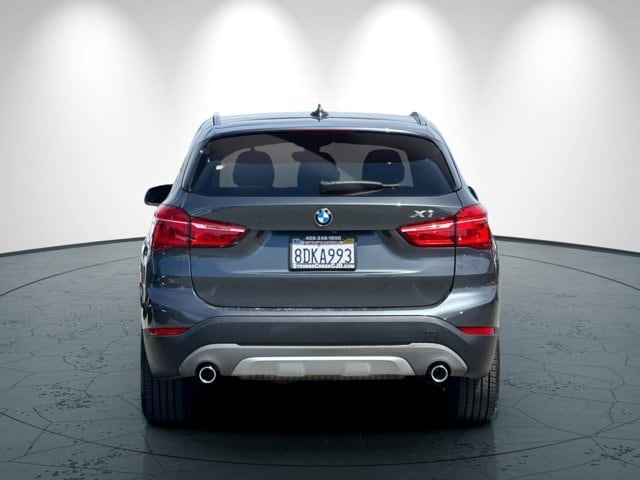BMW X1 Vehicle Full-screen Gallery Image 05