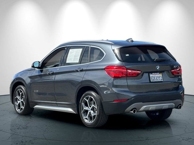 BMW X1 Vehicle Full-screen Gallery Image 06