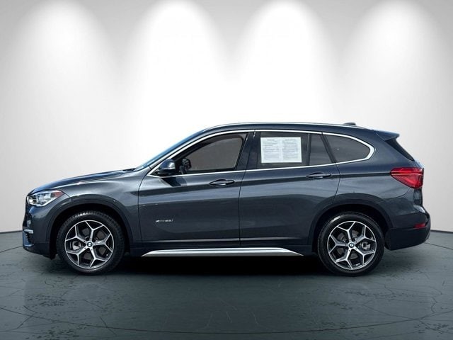 BMW X1 Vehicle Full-screen Gallery Image 07