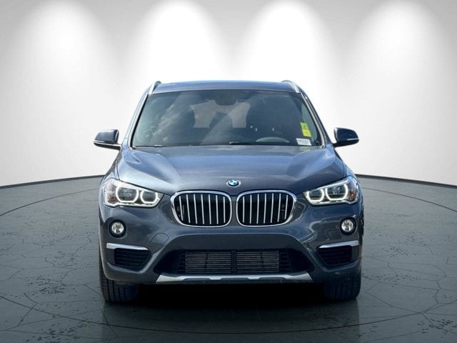 BMW X1 Vehicle Full-screen Gallery Image 09