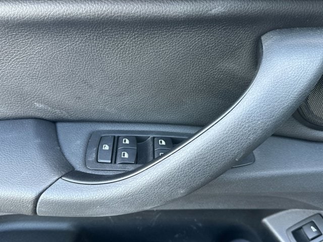 BMW X1 Vehicle Full-screen Gallery Image 11