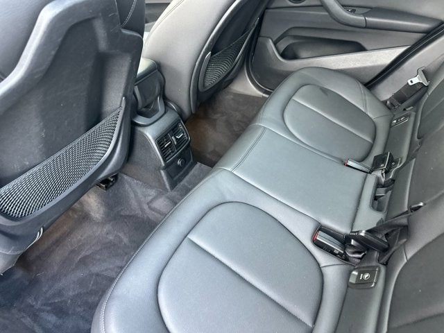 BMW X1 Vehicle Full-screen Gallery Image 12
