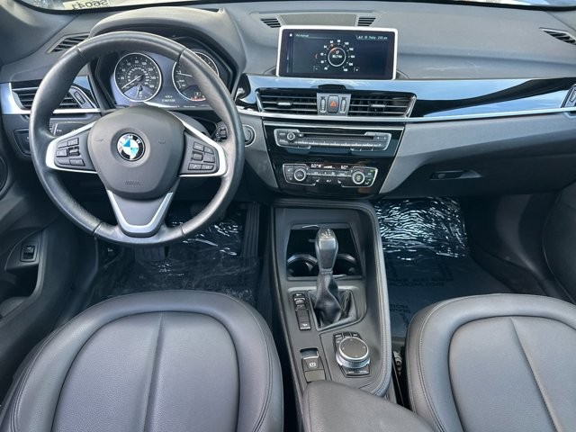 BMW X1 Vehicle Full-screen Gallery Image 13