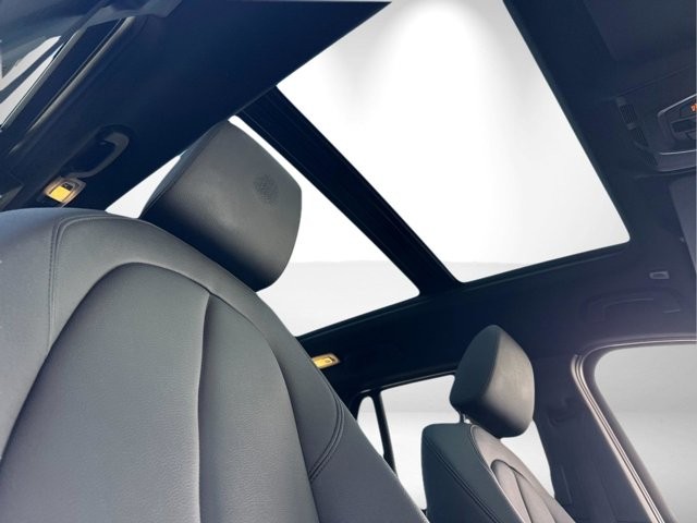 BMW X1 Vehicle Full-screen Gallery Image 17