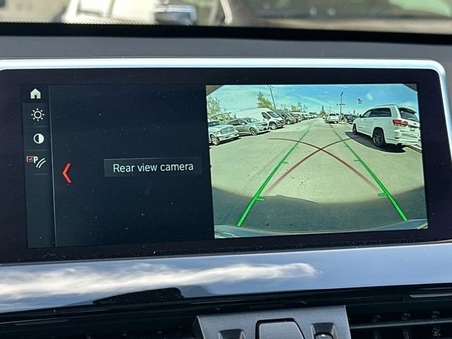 BMW X1 Vehicle Full-screen Gallery Image 20
