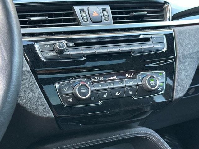 BMW X1 Vehicle Full-screen Gallery Image 21