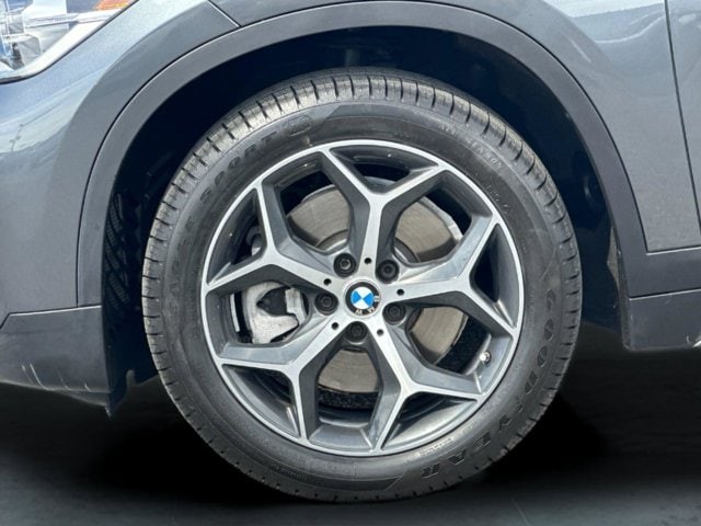 BMW X1 Vehicle Full-screen Gallery Image 26