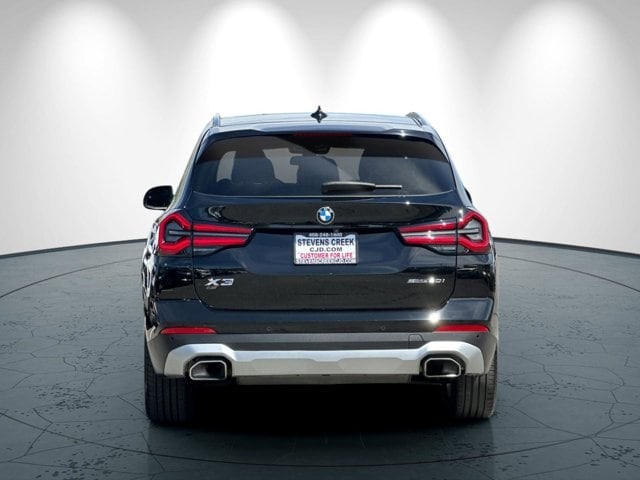 BMW X3 Vehicle Full-screen Gallery Image 05