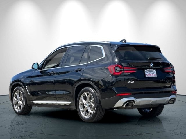 BMW X3 Vehicle Full-screen Gallery Image 06