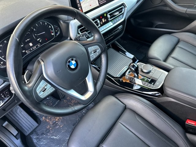 BMW X3 Vehicle Full-screen Gallery Image 10