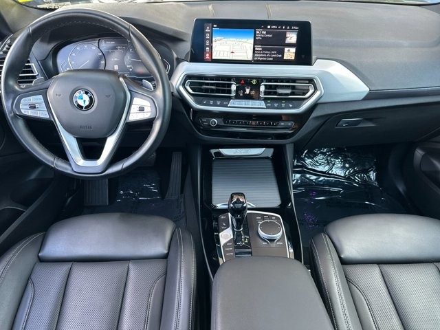 BMW X3 Vehicle Full-screen Gallery Image 13