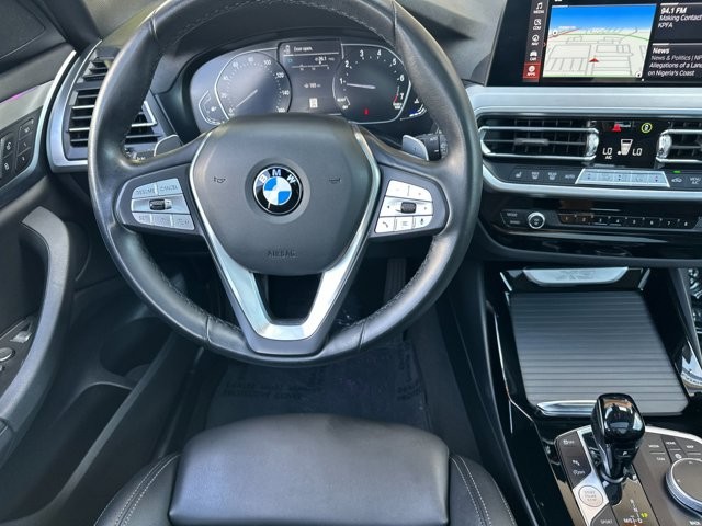 BMW X3 Vehicle Full-screen Gallery Image 14