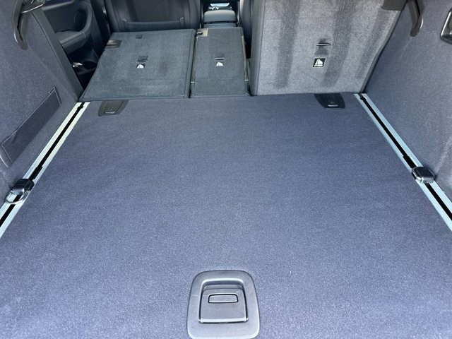 BMW X3 Vehicle Full-screen Gallery Image 15