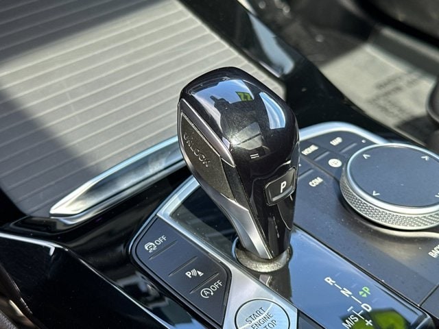 BMW X3 Vehicle Full-screen Gallery Image 22
