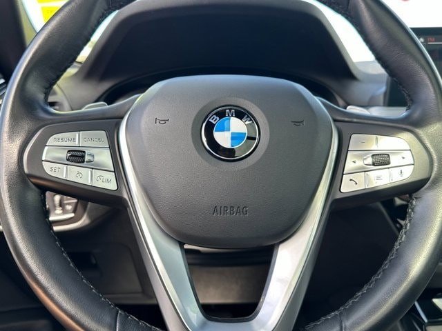 BMW X3 Vehicle Full-screen Gallery Image 24