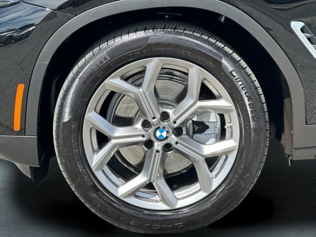BMW X3 Vehicle Full-screen Gallery Image 26