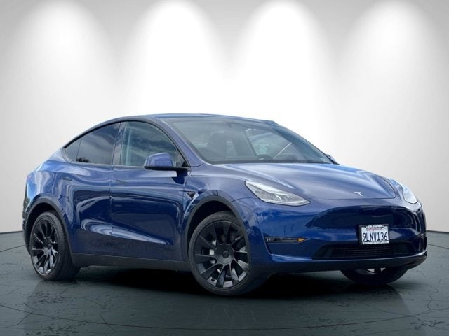Tesla Model Y Vehicle Full-screen Gallery Image 02