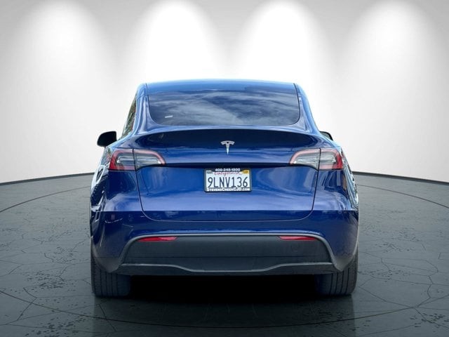Tesla Model Y Vehicle Full-screen Gallery Image 05