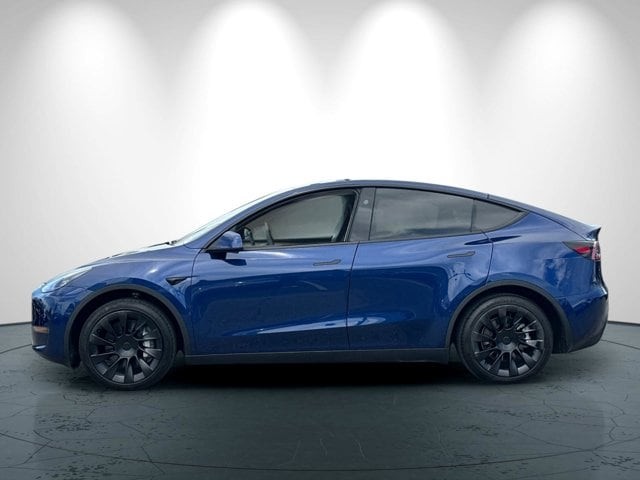 Tesla Model Y Vehicle Full-screen Gallery Image 07