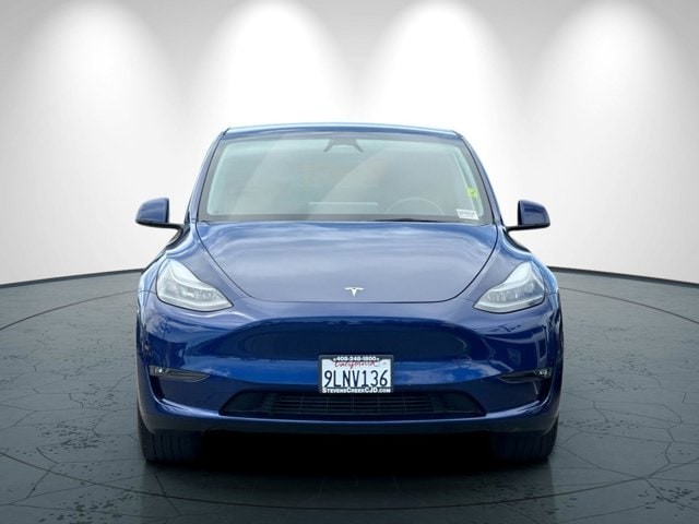Tesla Model Y Vehicle Full-screen Gallery Image 09