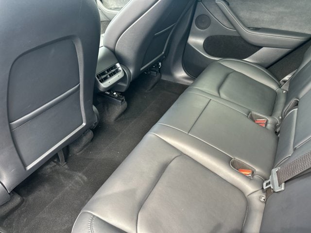 Tesla Model Y Vehicle Full-screen Gallery Image 12