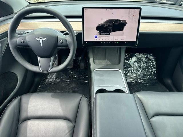 Tesla Model Y Vehicle Full-screen Gallery Image 13