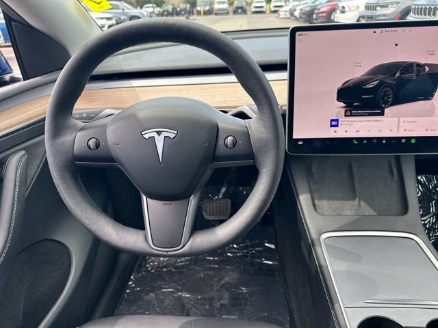Tesla Model Y Vehicle Full-screen Gallery Image 14