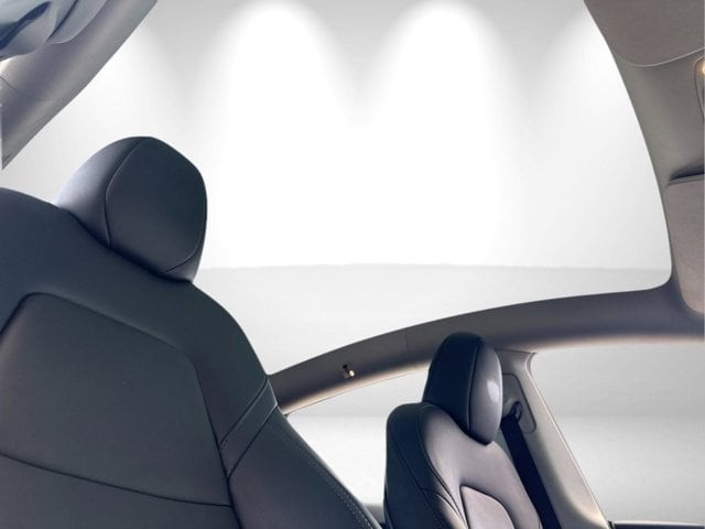 Tesla Model Y Vehicle Full-screen Gallery Image 17