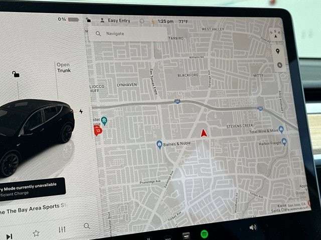 Tesla Model Y Vehicle Full-screen Gallery Image 19