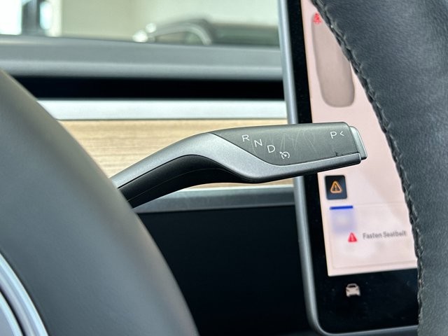 Tesla Model Y Vehicle Full-screen Gallery Image 22
