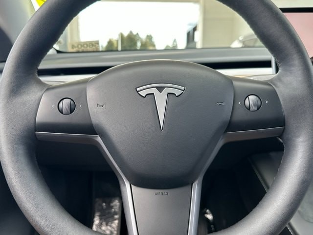 Tesla Model Y Vehicle Full-screen Gallery Image 23