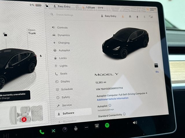 Tesla Model Y Vehicle Full-screen Gallery Image 26
