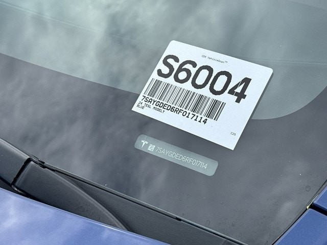 Tesla Model Y Vehicle Full-screen Gallery Image 28