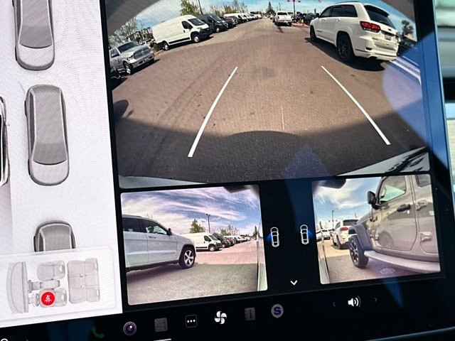 Tesla Model Y Vehicle Full-screen Gallery Image 20
