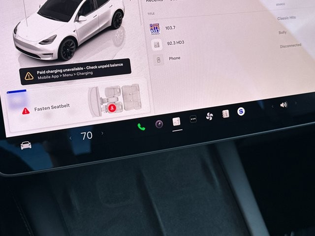 Tesla Model Y Vehicle Full-screen Gallery Image 21
