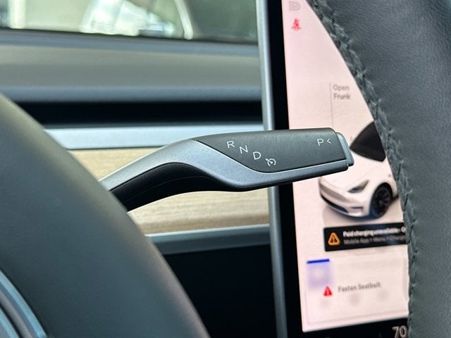 Tesla Model Y Vehicle Full-screen Gallery Image 22