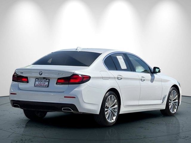 BMW 5 Series Vehicle Full-screen Gallery Image 04