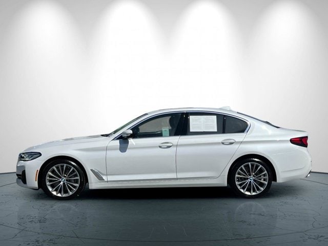 BMW 5 Series Vehicle Full-screen Gallery Image 07