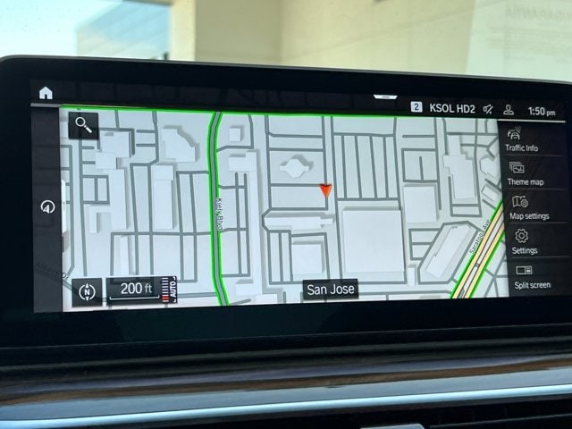 BMW 5 Series Vehicle Full-screen Gallery Image 18
